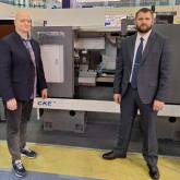 Токарный станок WEIDA с ЧПУ CKE-6150L. Система ЧПУ KND1000TC1I-D (аналог Fanuc). Диаметр обработки над станиной 500мм. Диаметр обработки над суппортом 290мм. Диаметр отверстия шпинделя 82мм. Длина обработки в 3-х кулачковом патроне 700мм. Роликовые направляющие качения Hiwin. 6-ти позиционный резцедержатель. Освещение рабочей зоны. Задняя бабка. Задний вращающийся центр. Сервопривод главного движения 11/15 кВт. Бесступенчатое регулирование частоты вращения. Наличие на складе в Екатеринбурге (3шт.)