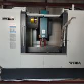 Вертикально-фрезерный обрабатывающий центр VMC-1160. Система ЧПУ KND2000. Размер рабочего стола 1200х600мм. Ход по осям X/Y/Z 1100х600х600мм. Скорость ускоренного перемещения по осям X/Y/Z 30х30х24м/мин. Точность позиционирования X/Y/Z осей +- 0,005/300JIS. Точность повторного позиционирования +- 0,003/300JIS. 24-х позиционный инструментальный магазин. Конвейер шнекового типа для удаления стружки.  Предельная частота вращения шпинделя 8 000 об/мин. Наличие на складе в Екатеринбурге 1 шт.